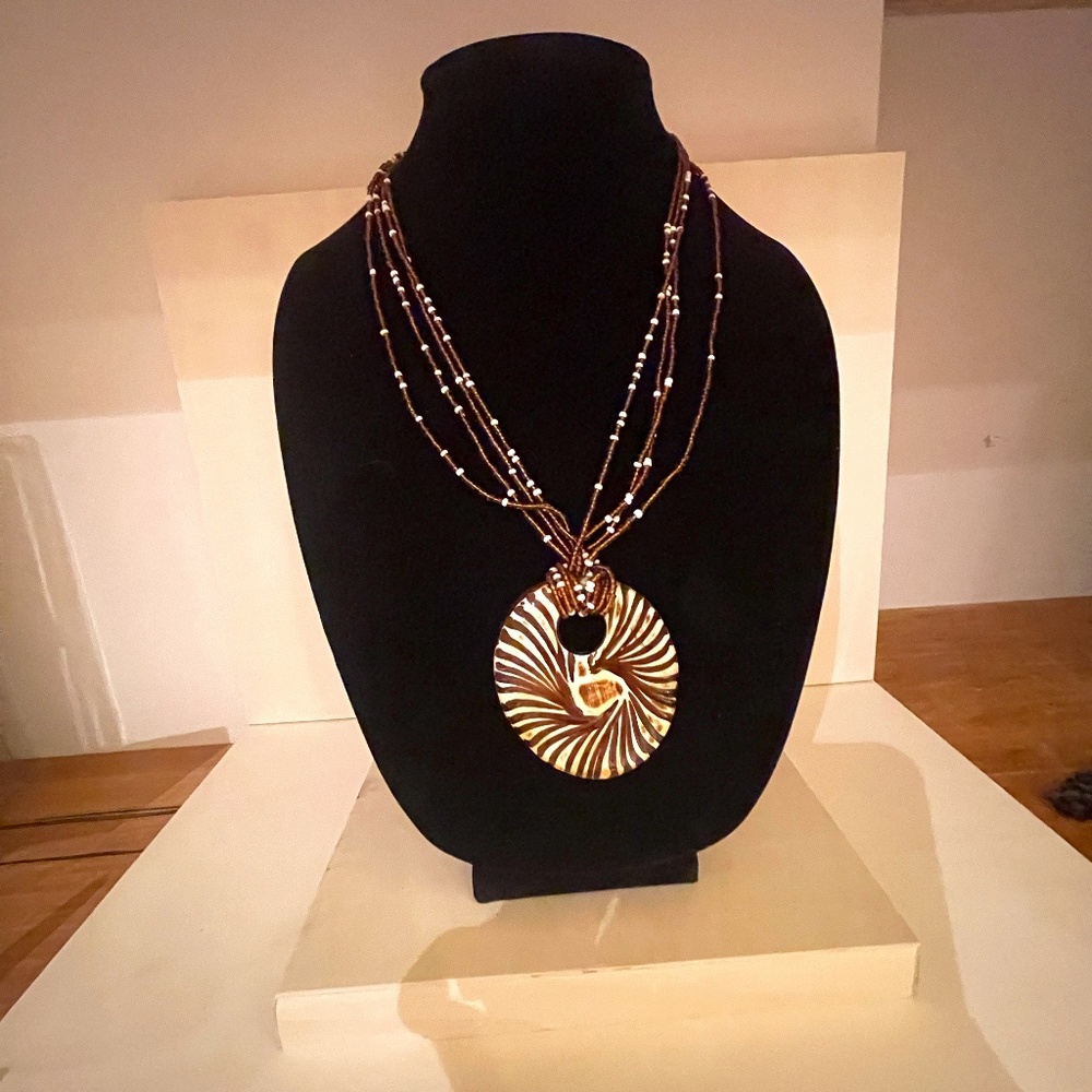 BEADED NEUTRAL STATEMENT NECKLACE